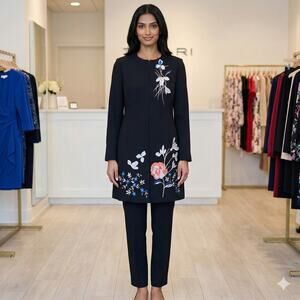 Gorgeous Tahari Long Blazer Size 4